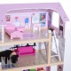 Casa de boneca com casa de bonecas móveis.