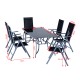 Mobilier de jardin avec 1 table et 6 chaises.