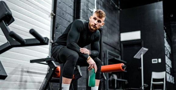 acquista t-shirt da uomo a maniche lunghe per la palestra