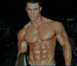 Esthétique du modèle Greg Plitt