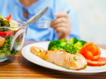 Es ist wichtig, sich gut zu ernähren, damit der Bizeps wächst