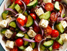 Griechischer Salat ist ein Menü zum intermittierenden Fasten