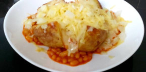 Plate of potatoes with cheese and beans, a 16:8 menu