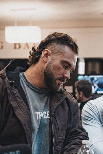 Chris Bumstead avec Coupe de cheveux Mullet