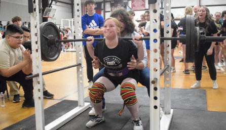 ragazza di powerlifting