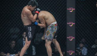 "Clinch" de Muay Thai boxing