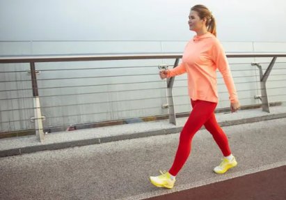 Quantas calorias você queima caminhando por 1 hora?