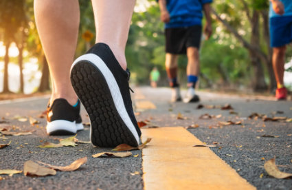 How many calories do you burn walking 10,000 steps?