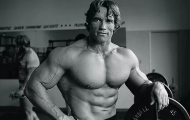 Arnold Schwarzenegger with defined muscles