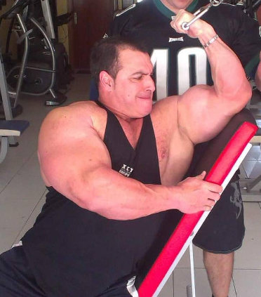 Bodybuilder Marcos Chacón außerhalb der Saison mit 130 kg