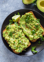 Avocado hat gute Fette, um an Gewicht zuzunehmen