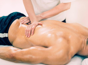 Massages for muscle contracture with a physiotherapist