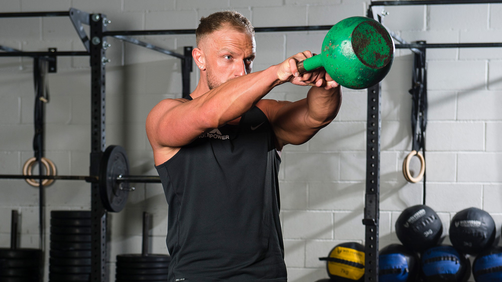 apertar o kettlebell é um exercício para fazer com um kettlebell