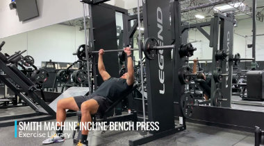 Close Grip Incline Bench Press sur Multipower pour Triceps