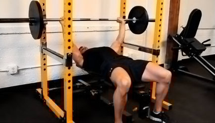 Bench press with safety bar to train to failure