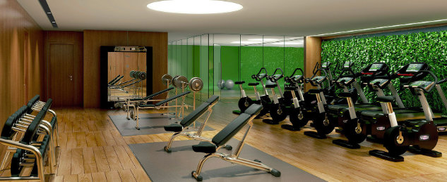 Kraftraum des Fitnessstudios mit Spa