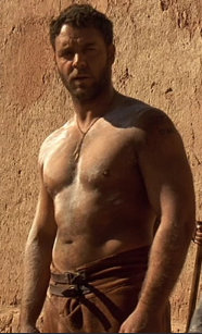Russell Crowe no corpo de um gladiador romano