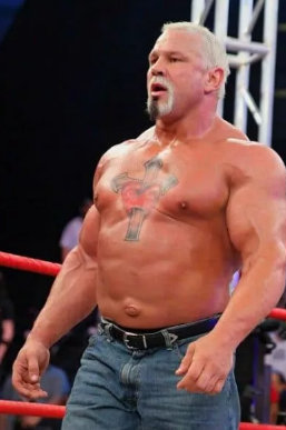 Scott Steiner Wrestler mit geschwollenem Bauch