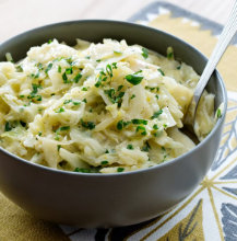 Creamy cabbage is a food rich in vegetable protein