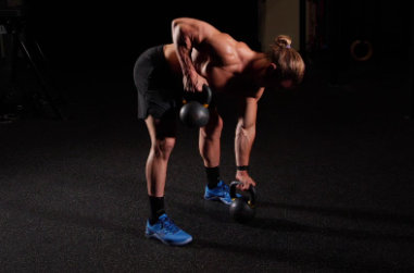 Pendlay Row mit Kurzhantel oder Kettlebell im Wechsel