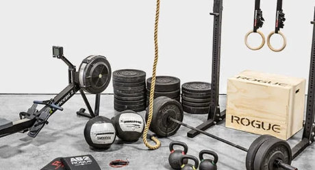 Krafttrainingsmaterial im Crossfit-Laden in Madrid