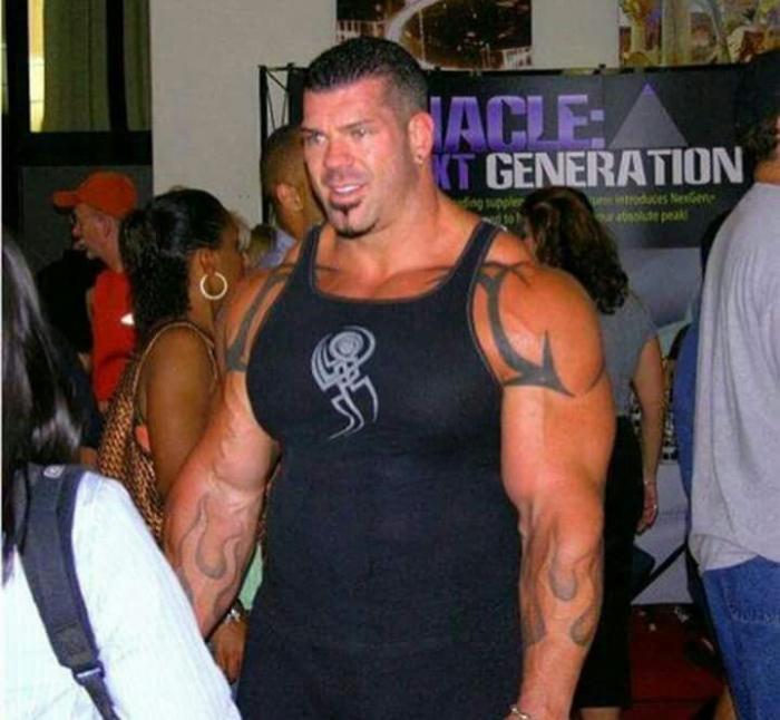 Joven Rich Piana.